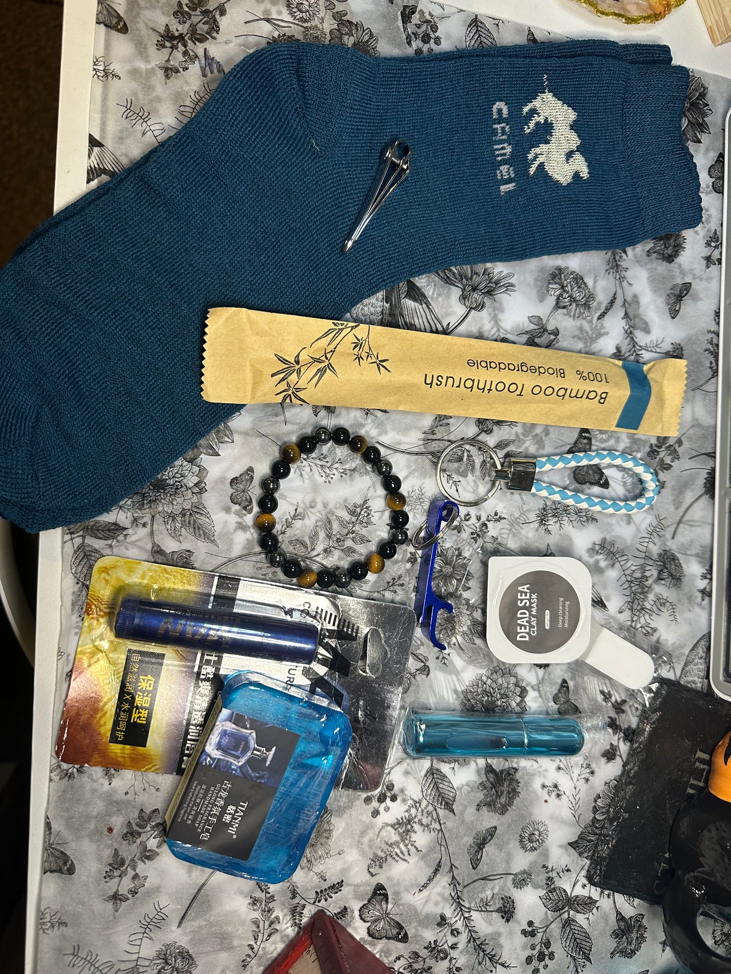 Men’s mystery bundle. 15 pick